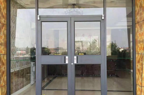 金昌双玻肯德基门 | 中空钢化玻璃 | 隔音保温！